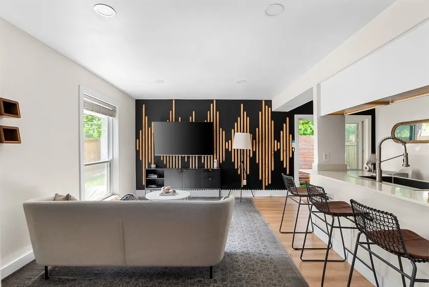 Luxury 3mi to DT ~ South Congress ~ Walkable - Image 1