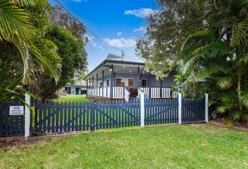 Anais Hat Head 5 Bedroom House 10 Guests - Image 1