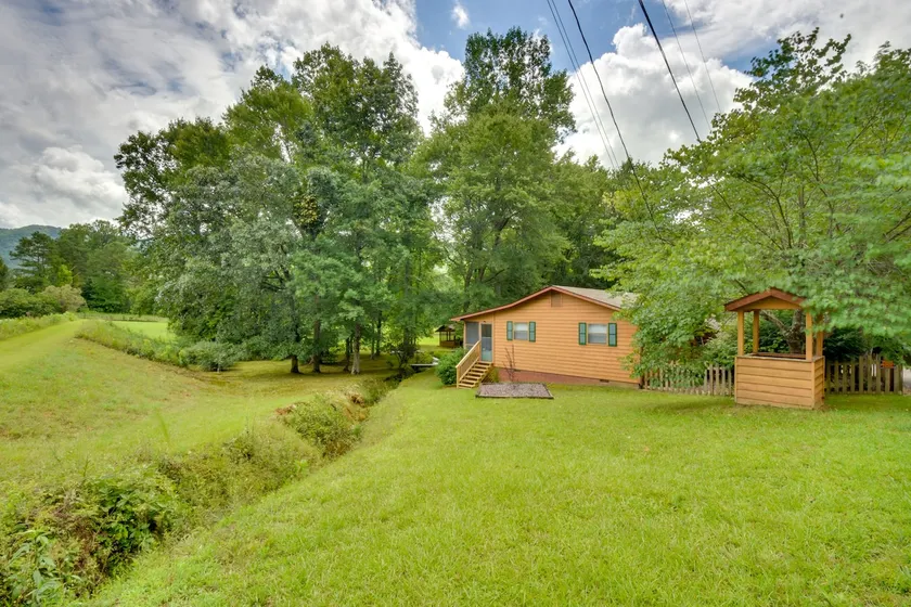 Grand Murphy Cabin w/ Fire Pit & Game Room! - Image 1