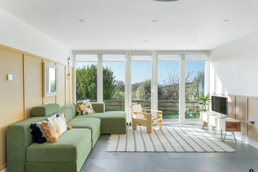 Beach Life Cabin Vibes Ocean Views nr Bude - Image 1