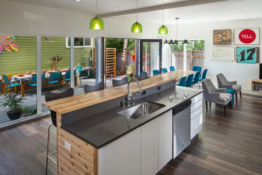 Stunning Modern Home in Trendy and Hip Mississippi District - Image 1