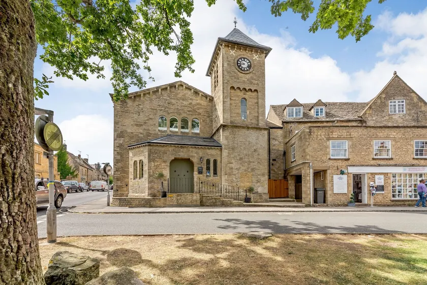 Stylish two bedroom family friendly holiday Apartment in Stow-on-the-Wold - Church View Apartment - Image 1