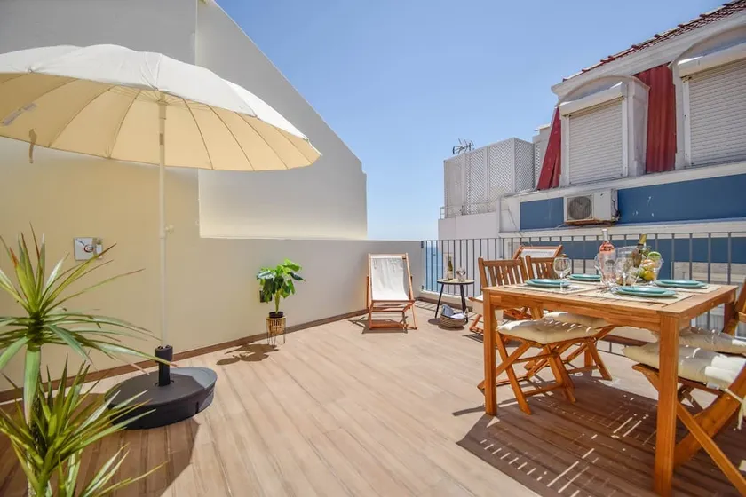 2-bedroom apartment and terrace, 1 min from the beach - Image 1
