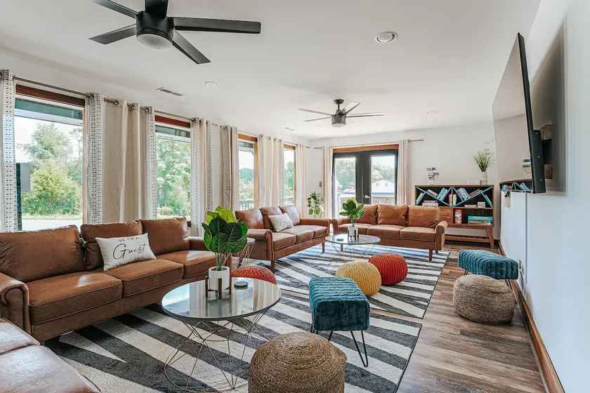 Luxury 1-BR Suite near Nelson 151 | Pet-Friendly! - Image 1