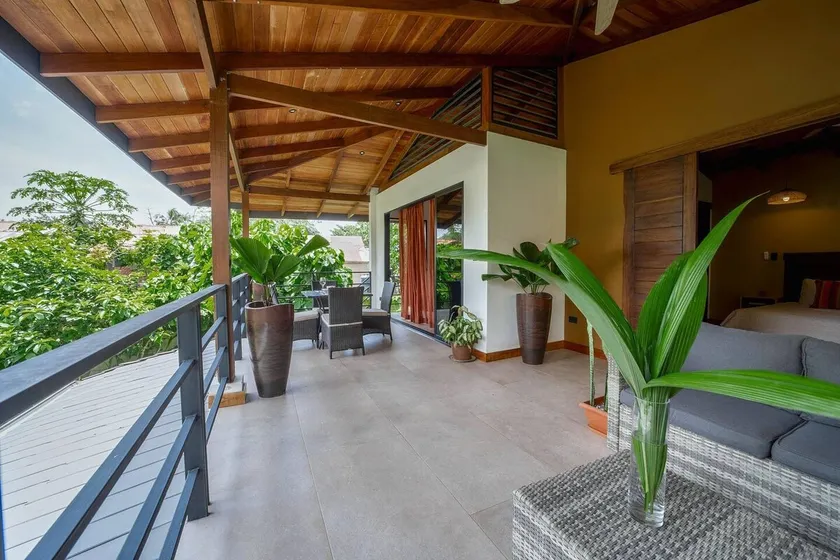 Beautiful oceanfront apartment with A/C - Image 1