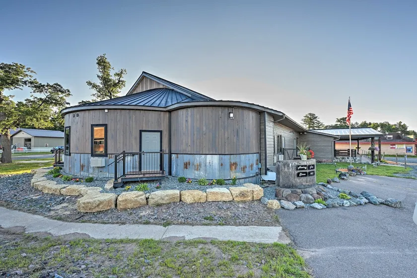 Massive Hatfield 'Loon Lodge' w/ Roller Rink - Image 1