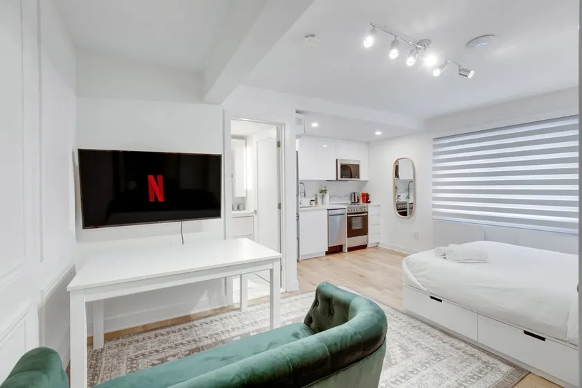 Trendy & Modern Studio in Heart of Montreal - 41 - Image 1