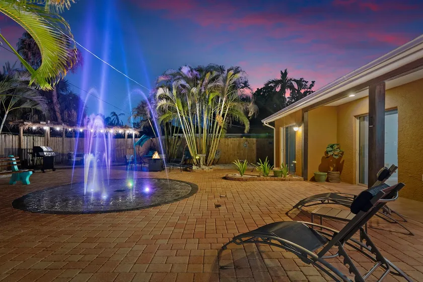 Coastal Villa w Amazing Courtyard - Splash Pad! - Image 1