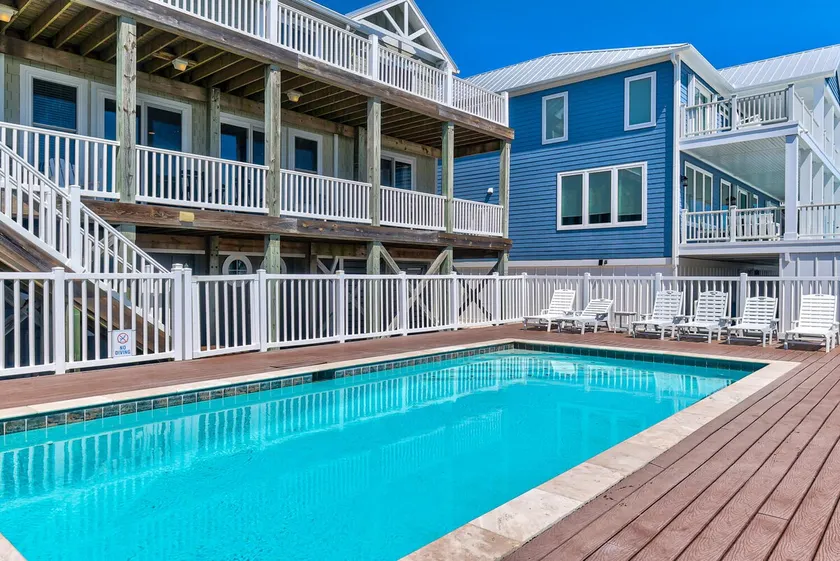 Så godt det bliver: 7 BR / 7. 5 BA enebolig i Kure Beach, 16 sovepladser - Image 1