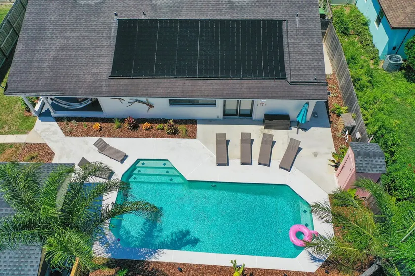 Pink Flamingo House -Pool Gazebo Luxury - Image 1