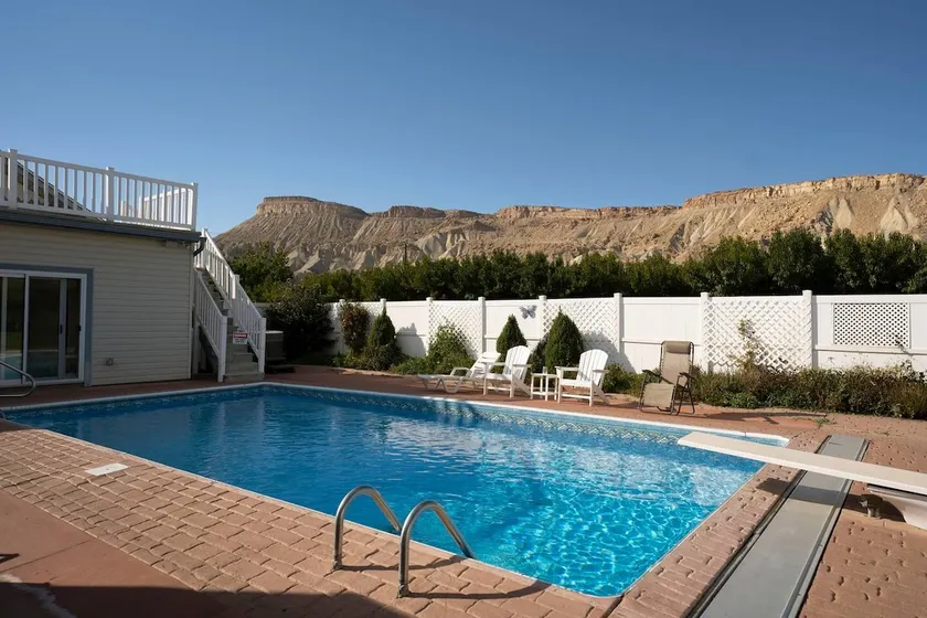 Palisade Peach Orchard Farmhouse w/Pool & Spa 18+ - Image 1