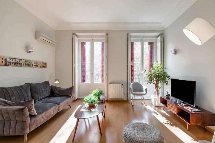 Stylish & Bright -2 Beds 2 Baths - Plaza de España - Image 1