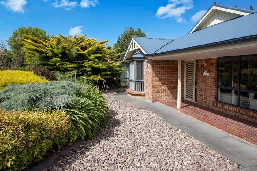 Adelaide Hills 4 bed home near Hahndorf Mt Barker - Image 1