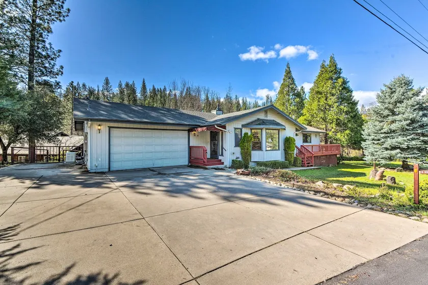 Deck & Hot Tub: Rustic Groveland Home! - Image 1
