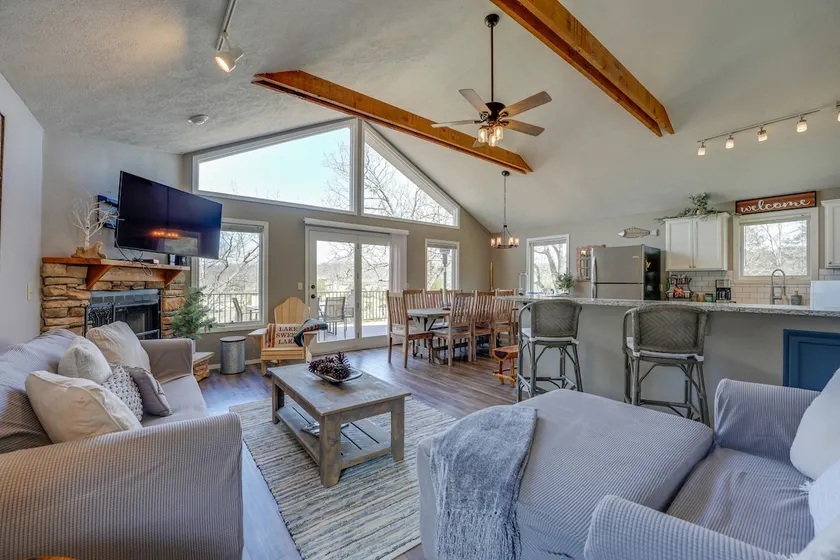Reeds Spring Retreat w/ Lakeview Deck + Grill - Image 1