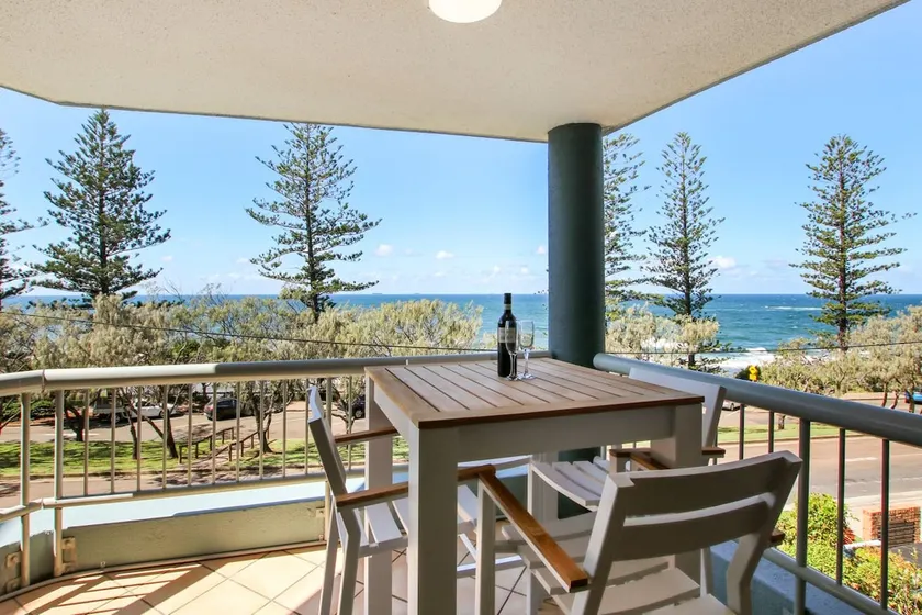 Seapoint Unit 14 32 Victoria Tce Kings Beach - Image 1