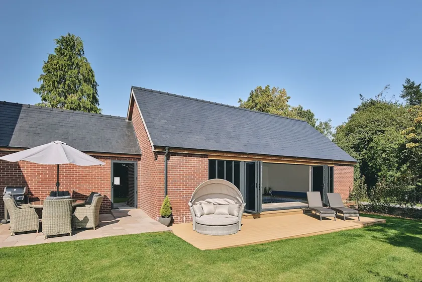 Fabulous barn conversion with private indoor pool - Image 1