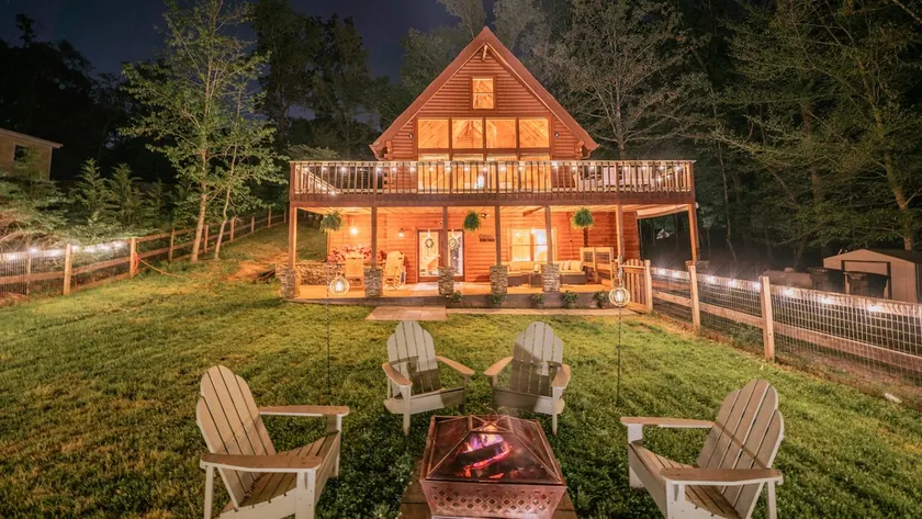 A-Frame w/Hot Tub, K beds +more! - Image 1