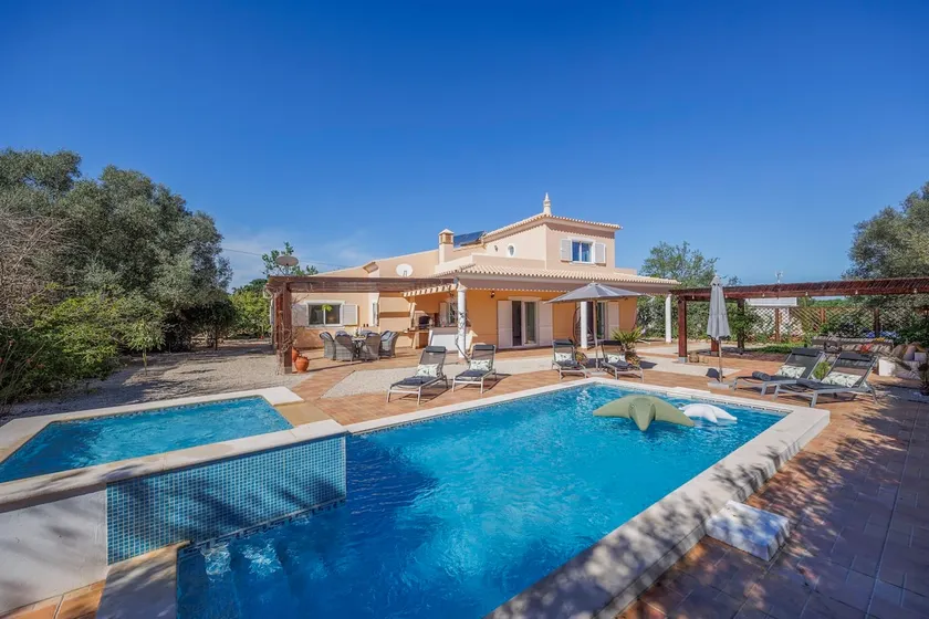 Stunning Countryside Villa w Private Garden & Pool - Image 1