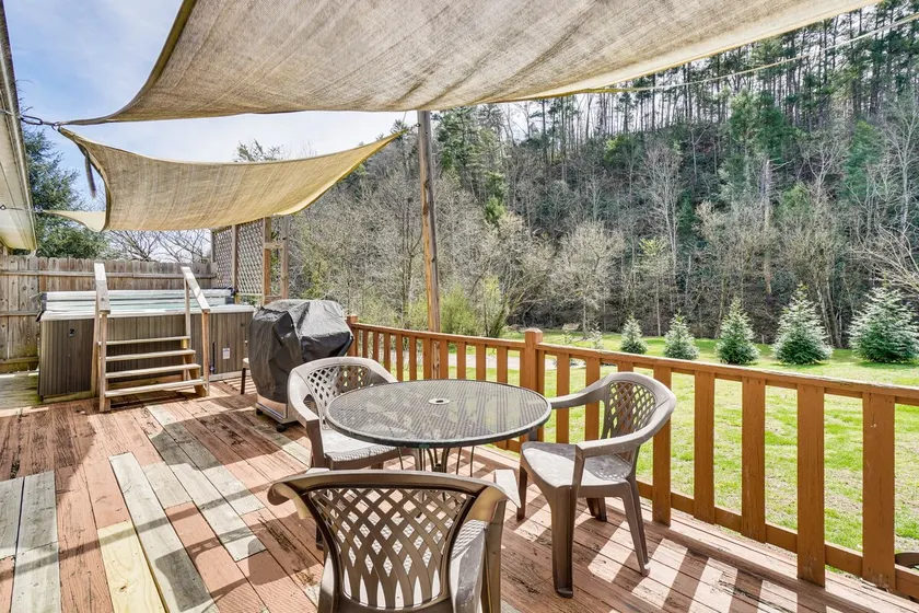 Hot Tub, Yard, 4 Mi to Dollywood! Smokies Basecamp - Image 1