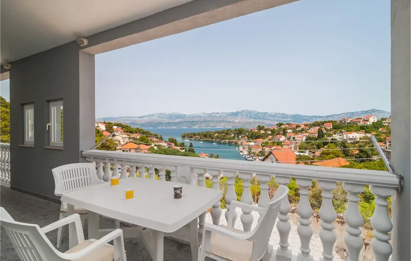 Stunning Apartment In Supetar-Splitska With Wifi - Image 1