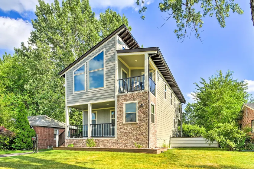 Walk to Main St! Sunny Clawson Home w/ Yard - Image 1