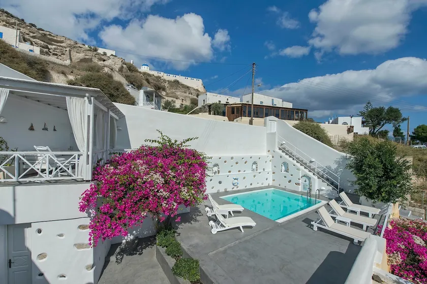 Pyrgos 3-Bed Villa Sleeps 8 with Pool and AirCon - Image 1