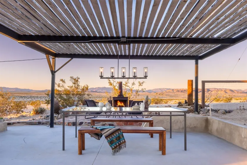 Historic Hot Tub Hideaway Sunsets Stars and Views - Image 1