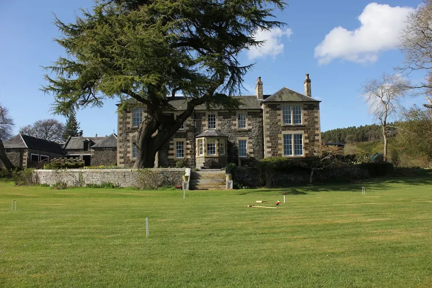 Lochieheads House - Image 1