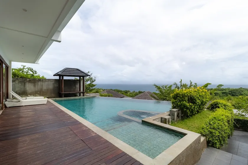 Oceanview 2BR Luxe Villa Retreat w/ Pool & Bathtub - Image 1