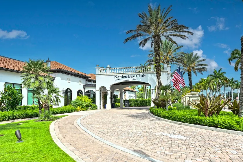 Fabulous Resort - Pool Views from Oversized Lanai - Image 1