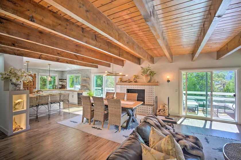Picturesque Cabin: 2 Balconies, Walk to Lake! - Image 1