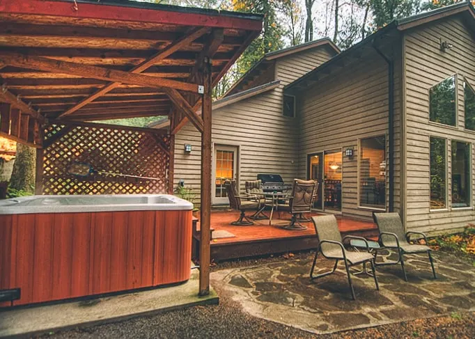 On the River, Fireplace, Hot Tub. Dogs Welcome - Image 1