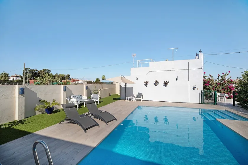 Casa Vacacional 'Preciosa Casa Tradicional' con Piscina Privada, Wi-Fi y Aire Acondicionado - Image 1