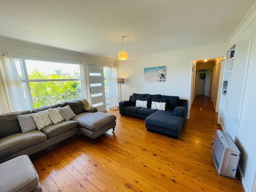 Relaxed coastal townhouse with ocean views. - Image 1