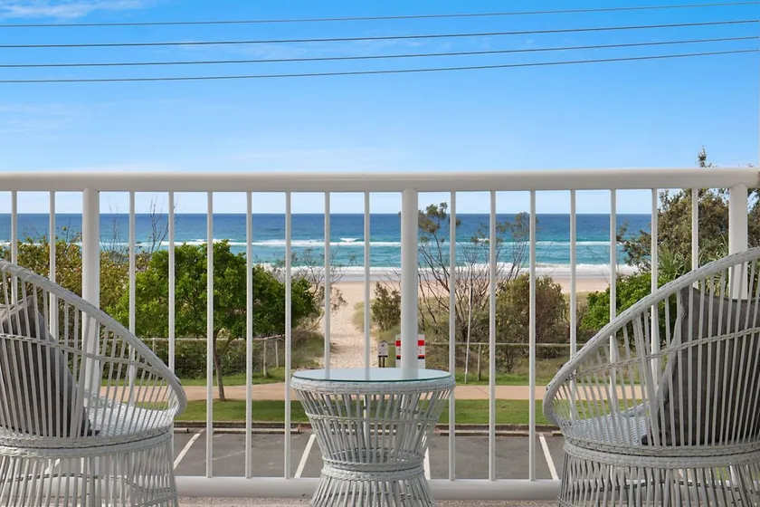Longbeach 6 - Beachfront Bilinga - Min. 3 night stays! - Image 1