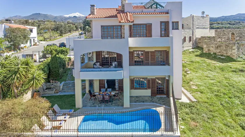 Appartement avec terrasse, piscine privée et jardin | Vue montagne - Image 1