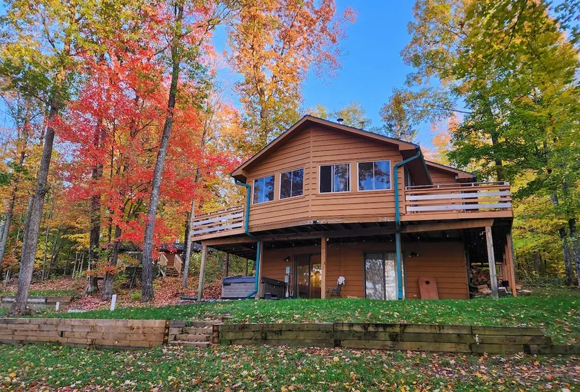 Dual Cabins-Hot Tub, 3 Kings, 2 Kitchens - Image 1