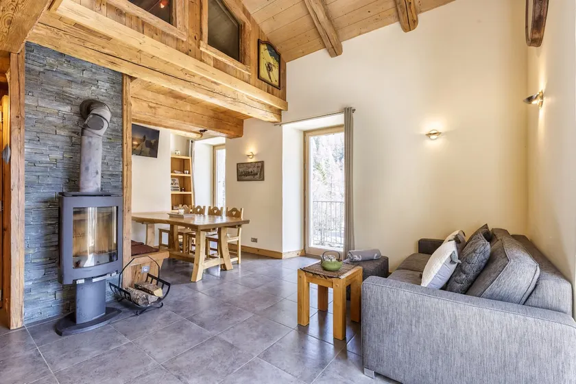 Apt Arsene 6 Chalet-Style Near Ski Sleeps 6 - Happy Rentals - Image 1