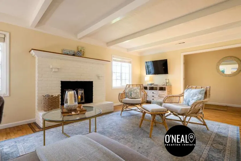 Pleasure Point Getaway with hot tub, dog friendly! - Image 1