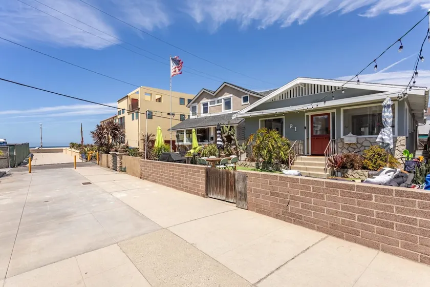 Beach Bungalow | 3 Houses to Sand | Walk to Pier - Image 1