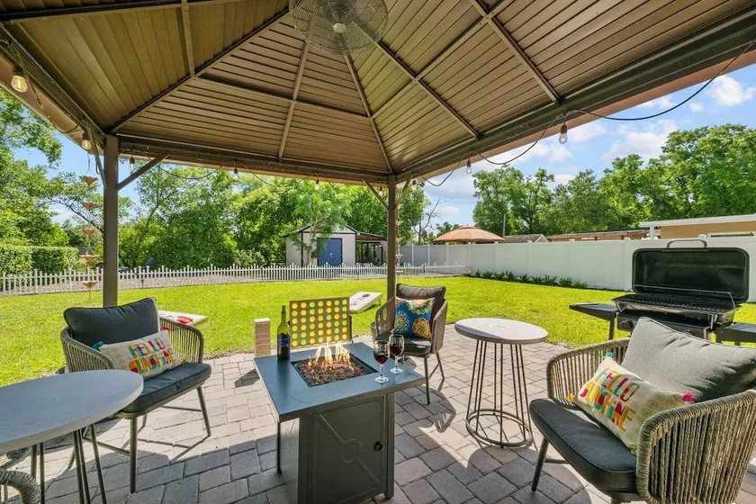 Movie Night Bar · FirePit · Hammock · Dog Friendly - Image 1