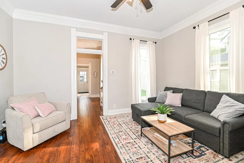 Downtown Home near Ruoff & Grand Park - Image 1