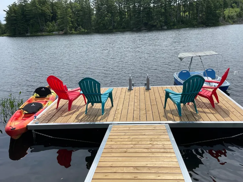 Newly renovated 5 bedroom lakefront cottage - Image 1