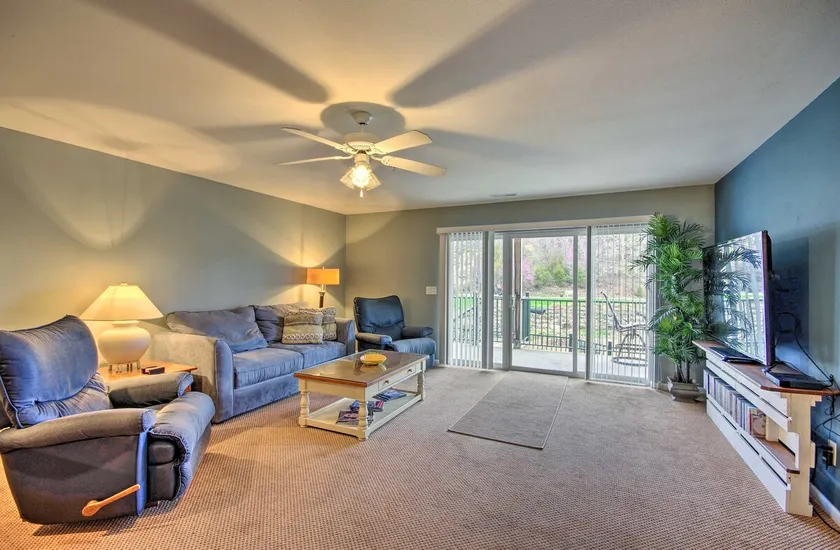 Lakefront Condo w/ 3 Pools, Boat Slip & Patio Views at 13mm of the BIg Niangua - Image 1