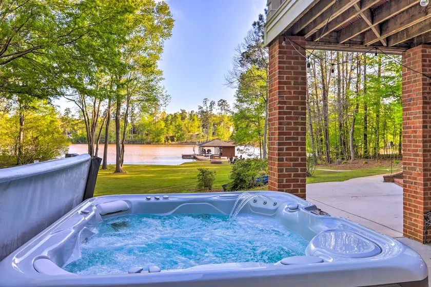 Fire Pit & Dock: Waterfront Lake Sinclair Getaway! - Image 1