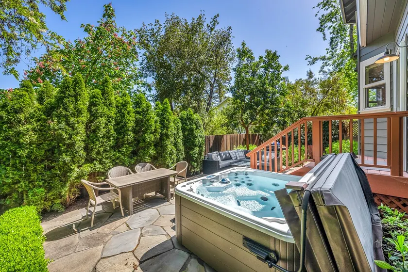 Creekside Cottage ~ Gorgeous cottage just 3 blocks from the Historic Sonoma Plaz - Image 1