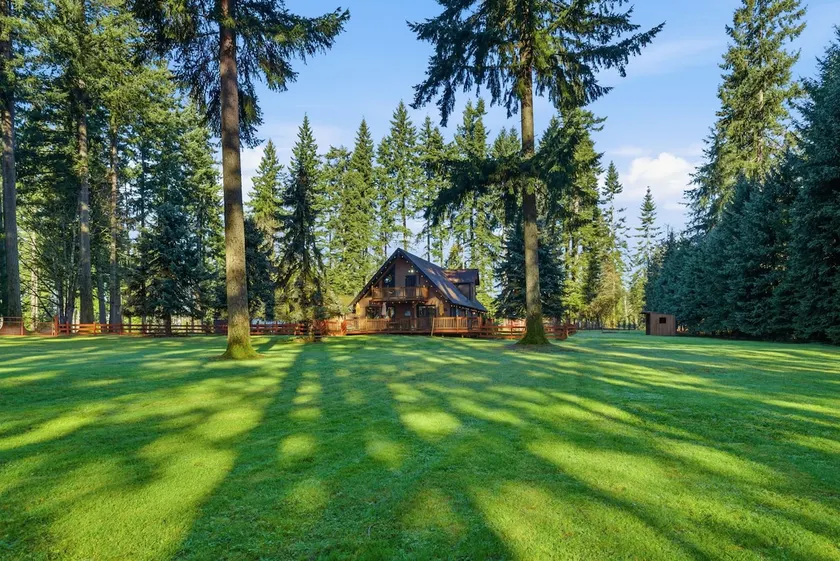 La Center Lodge - Image 1