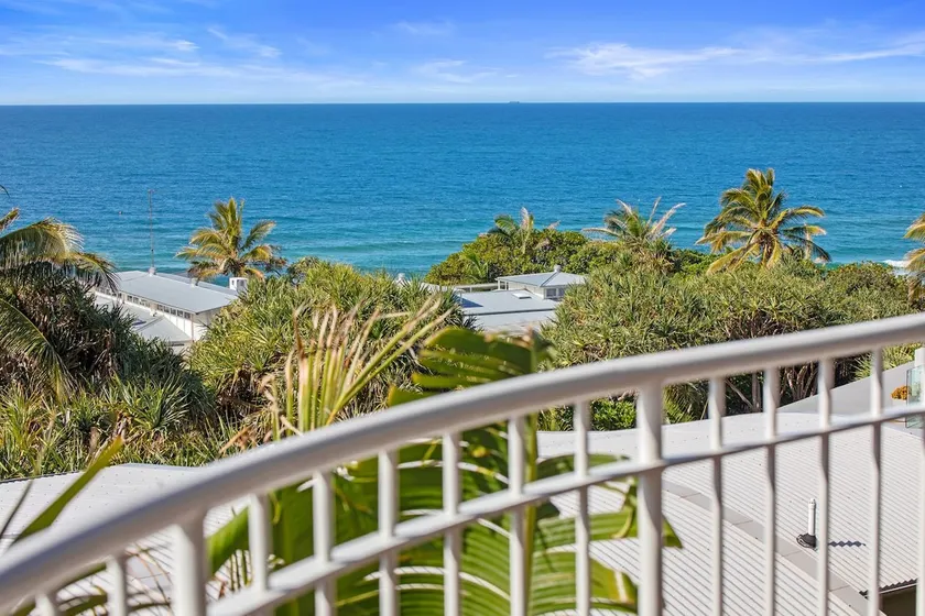 U9 Andari Stunning Views, Opposite Beach Access - Image 1