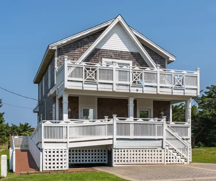 Cozy  Beach House 4BR, Hot tub, Pets OK - Image 1
